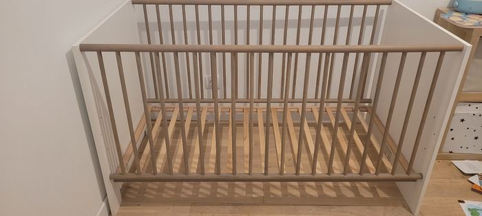 Lit bébé très bon état