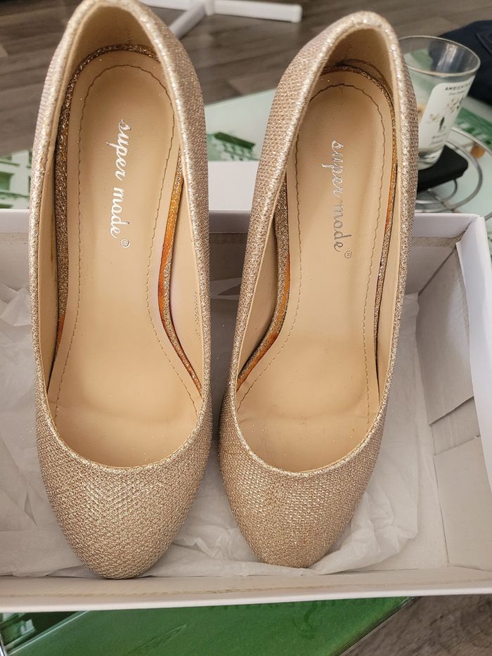Paire d'escarpins de soirée dorée-Pointure 37🌟 - photo numéro 3