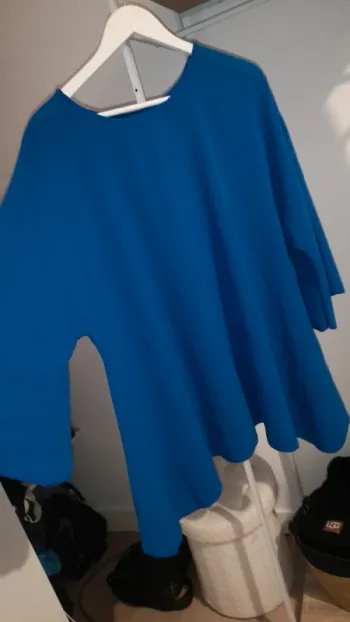 Blouse bleu électrique