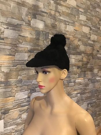 Bonnet forme casquette noir avec pompon taille unique femme