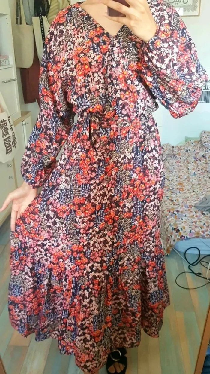Robe fleurie rouge H&M taille s neuve - photo numéro 3
