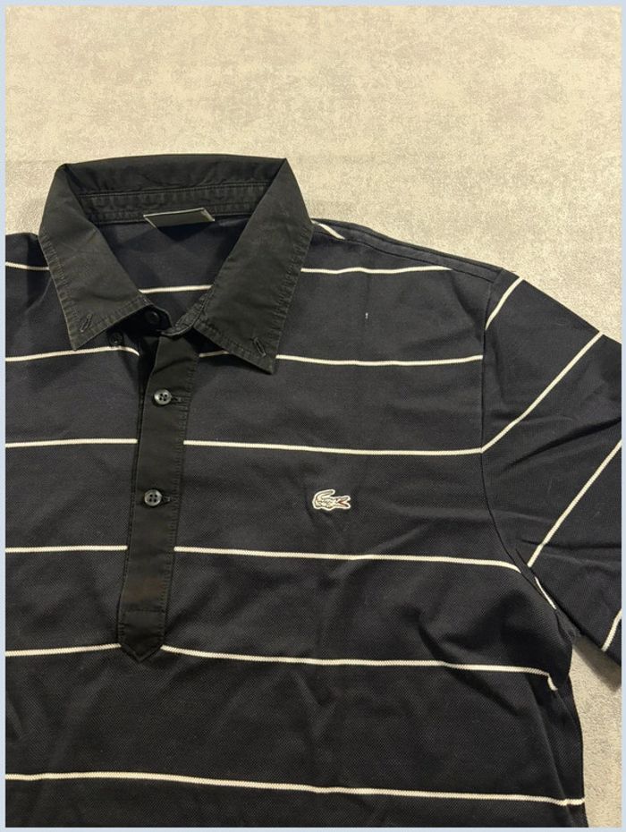 Polo Lacoste Vintage noir avec rayure blanche Taille S - photo numéro 2