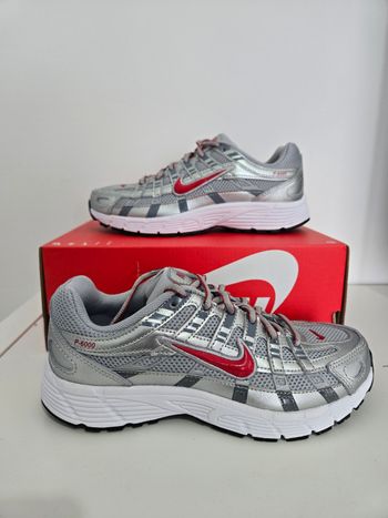 Nike p6000 taille 35 neuves gris argenté rouge neuves