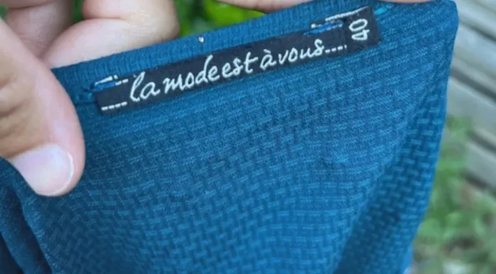 Superbe blouse de la marque Le Monde est à Vous, taille 40, en très bon état (TBE). - photo numéro 4