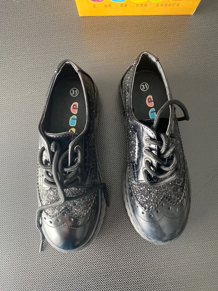 Chaussure fille avec lacet très chic taille 31 - photo numéro 3