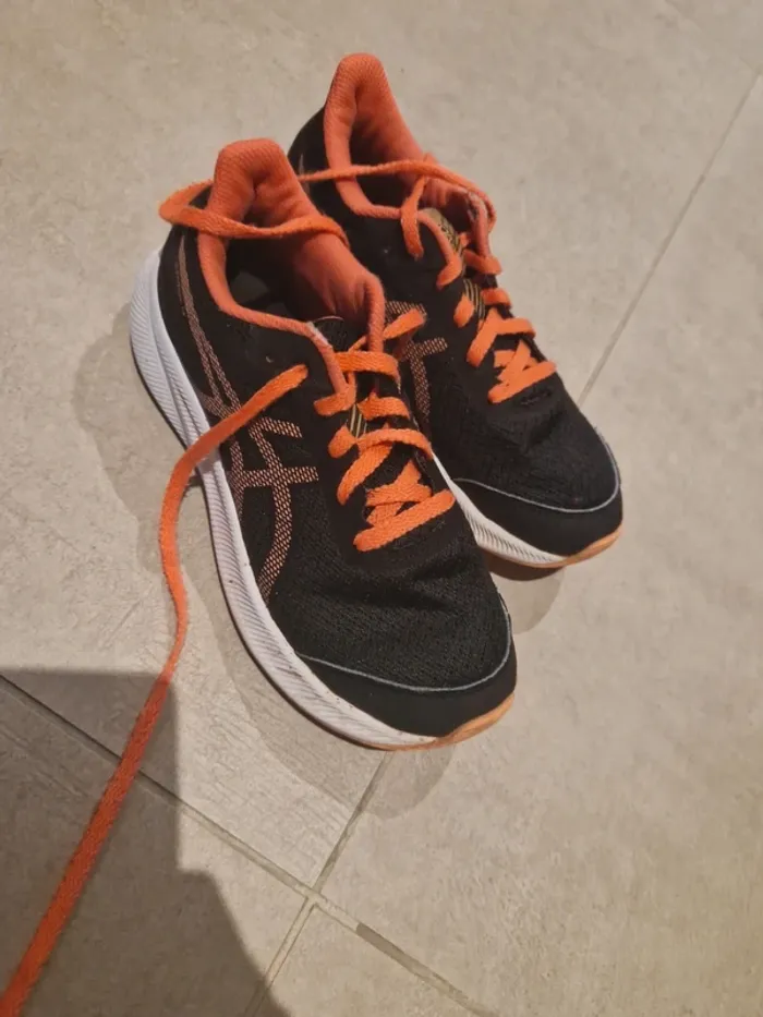 Basket asics noir et corail taille 35.5 - photo numéro 2