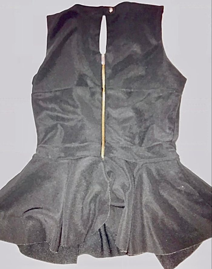 Haut noir péplum - photo numéro 4