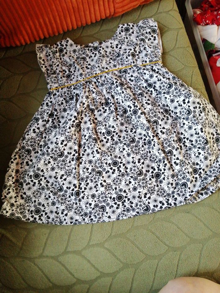 Robe fleurie 12 mois - photo numéro 2