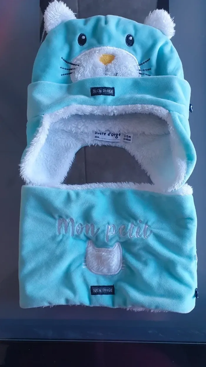 Bonnet et tour de cou