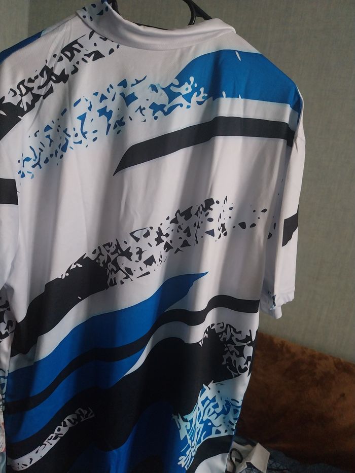 Polo tout neuf jamais porté. - photo numéro 4