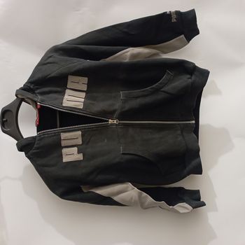 pull "PUMA" 10 ans avec tâches