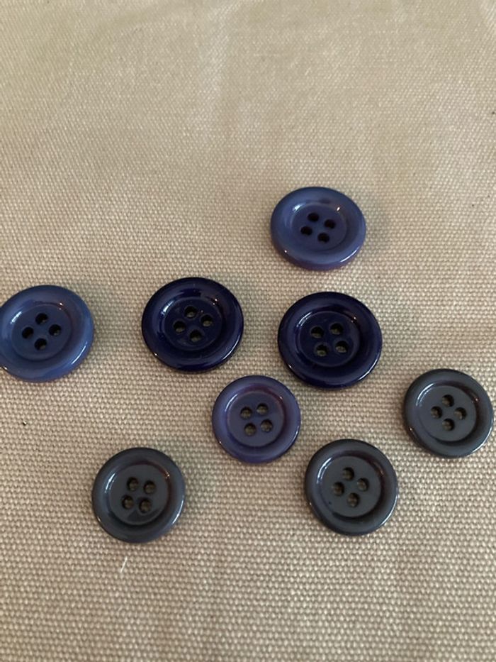 Boutons violet et gris - photo numéro 2