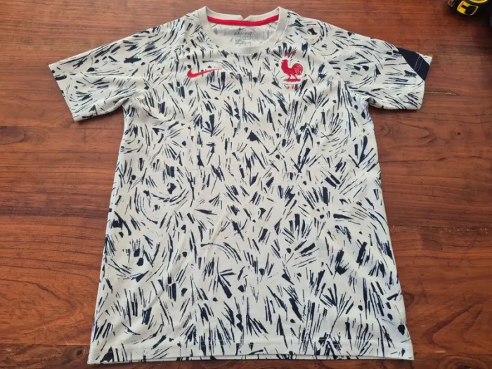 T-shirt foot