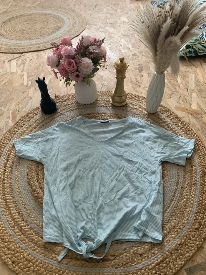 Blouse à noeud bleu