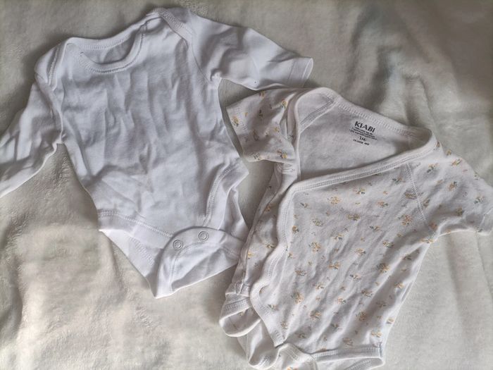 Lot 1 mois – 4 bodys + 1 pyjama tout doux - photo numéro 4