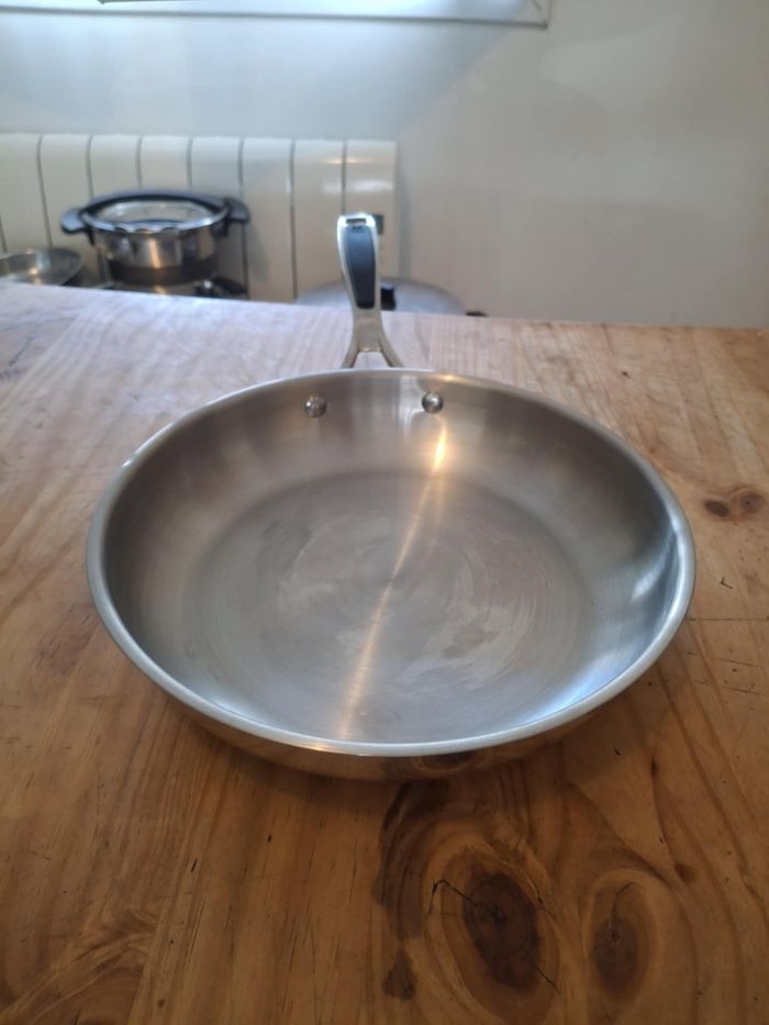 Poêle 24cm en inox 18/10 tout feux dont induction marque Mandine en très bon état