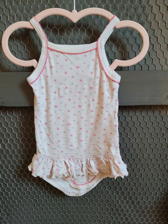 Body Petit Bateau sans manche t. 18 mois