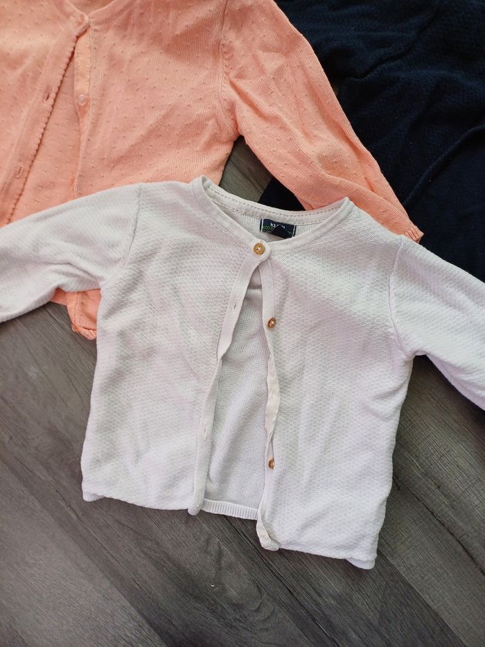 Lot 3 gilets 9  mois - photo numéro 2