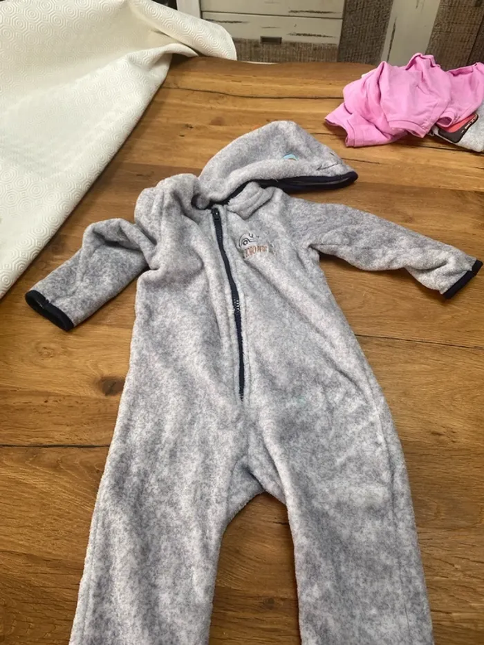 Sur pyjama dinosaure 24 mois