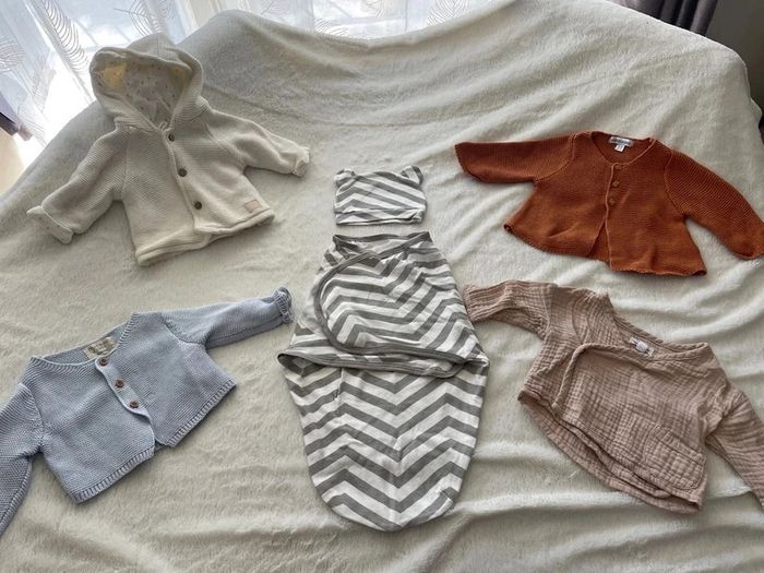 Ensemble veste gilet et draps d’emmaillotage