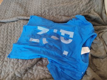 T-shirt Decathlon 6 ans 113 cm.