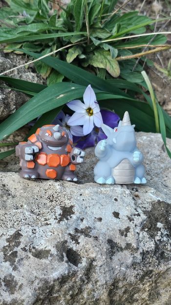 Super figurine Pokemon Nintendo finger puppet évolution racaillou Rhinoferos Rhinastoc 