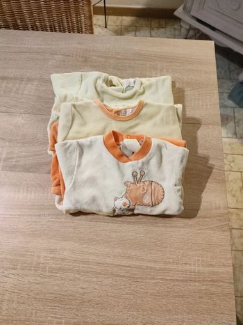 Lot 3 pyjamas velours taille 3 mois