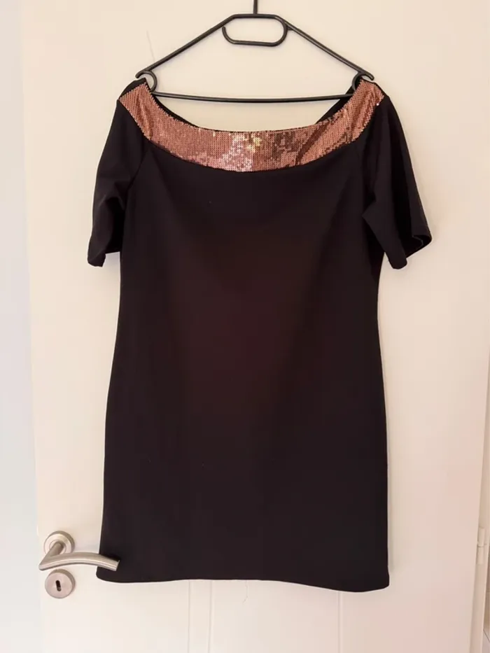 Robe noire à sequin champagne