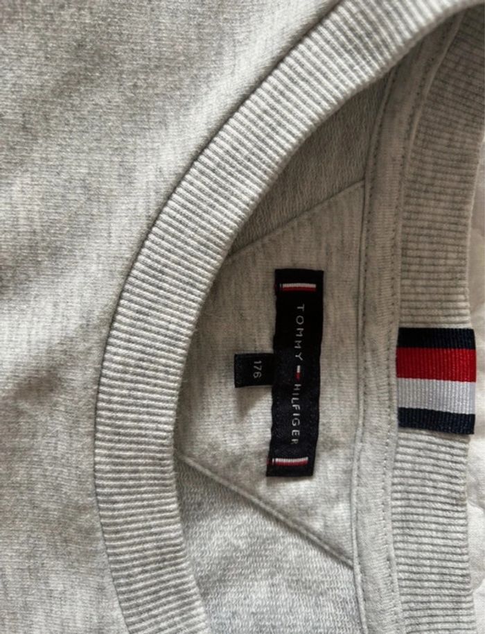 Sweat Tommy Hilfiger 16 ans. 176cm - photo numéro 4