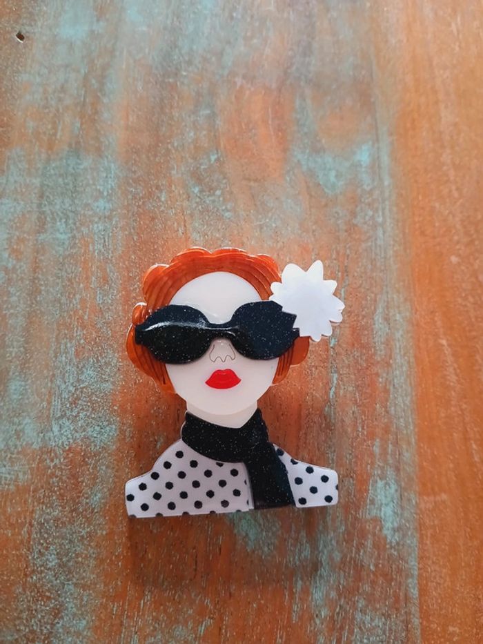 La rousse aux lunettes - photo numéro 4