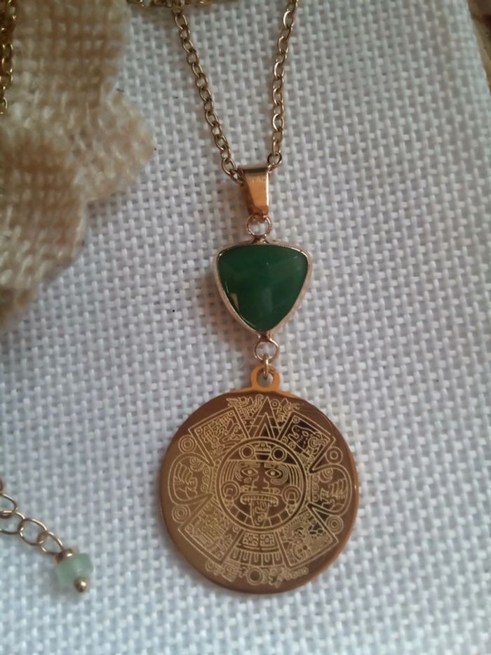 Collier médaillon amulette Maya et pierre verte aventurine - photo numéro 2