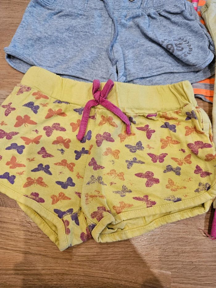 Lot de débardeurs et shorts 2 ans - photo numéro 2