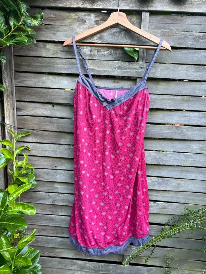 Nuisette élégante de la marque Kookaï , taille L, en très bon état.