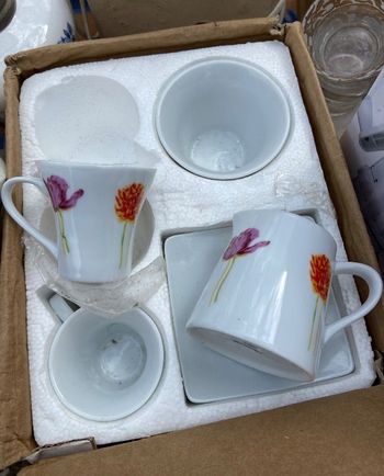 Ensemble tasses et dessous de tasses neuf