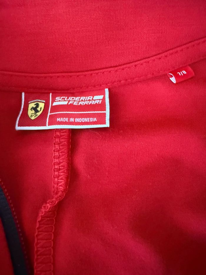 Robe Ferrari 7/8 ans - photo numéro 3