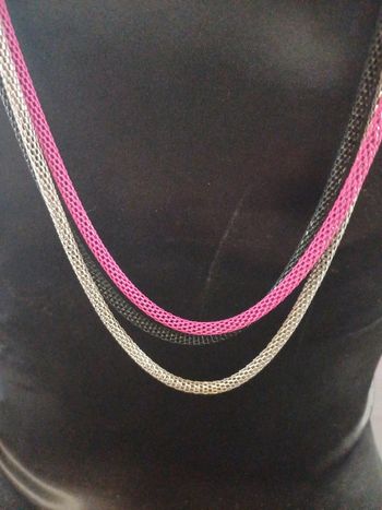 Chaîne noir, rose et argent
