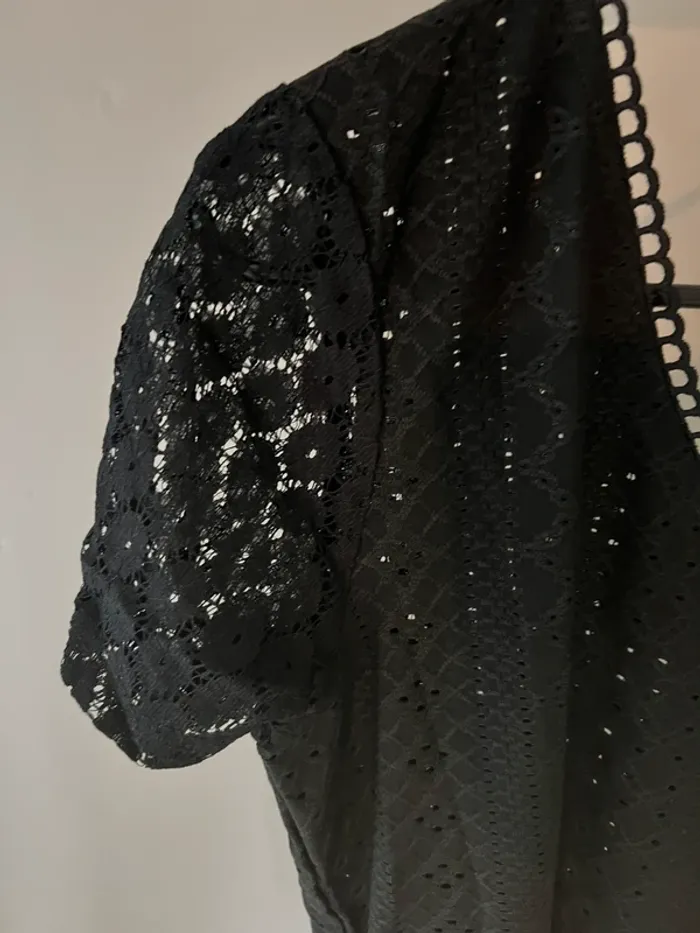 Blouse noire en dentelle « Shein » - photo numéro 3