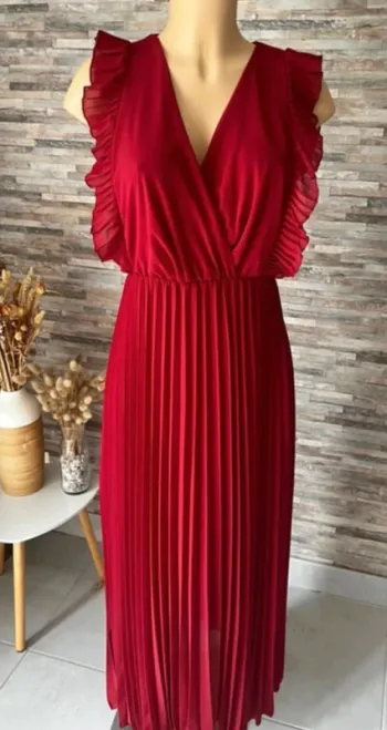 Robe bordeaux plissée et longue
