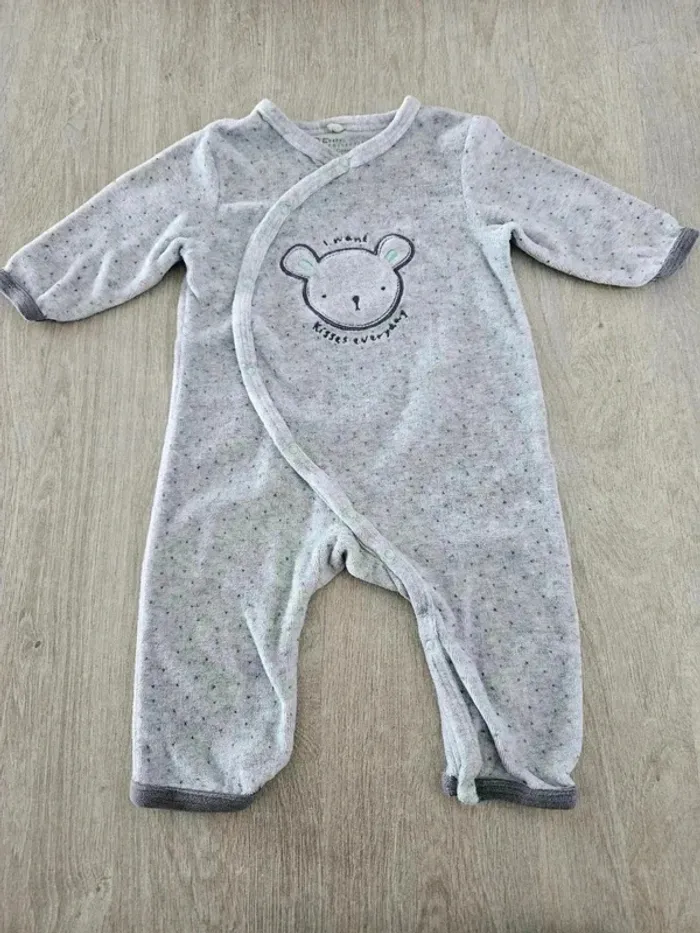 Pyjama une pièce sans pieds + chaussons 6 mois - photo numéro 2