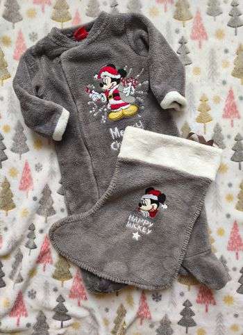 Sur pyjama Mickey