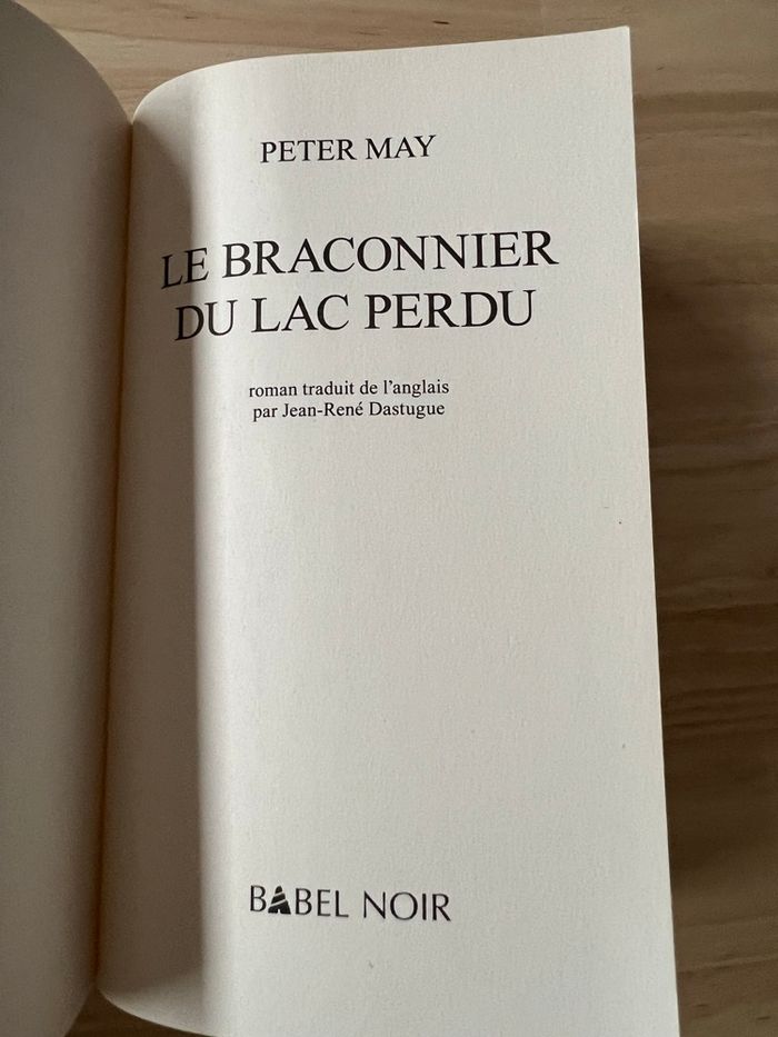 Livre Le Braconnier du Lac Perdu – Peter May – Bon État - photo numéro 2