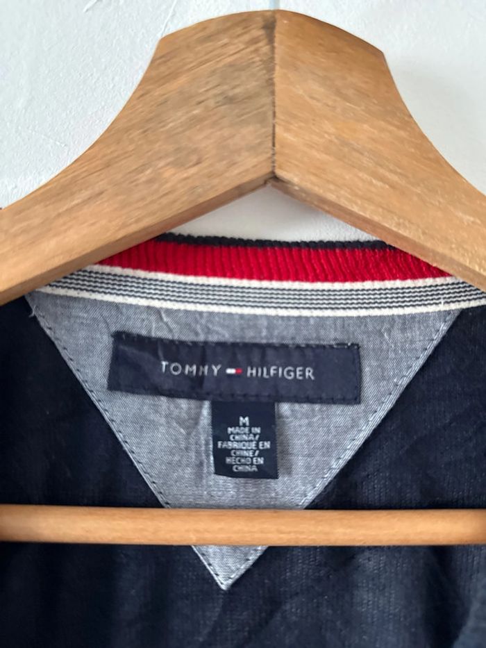 Pull Tommy Hilfiger Homme – Taille M – Bleu marine avec logo H rouge – Bon état - photo numéro 3