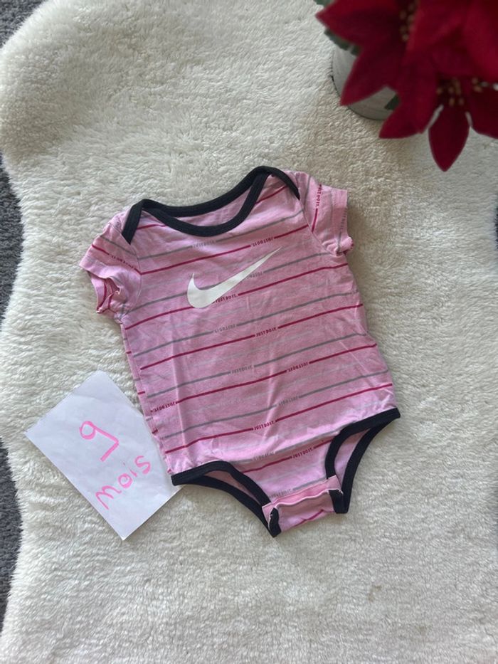 Body ~ Nike ~ 9 mois