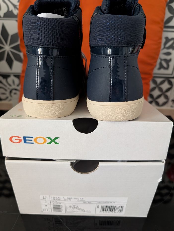 Chaussures montantes fille.  Taille 37. Neuf. Geox - photo numéro 2