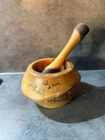 Mortier et pilon en bois traditionnel 