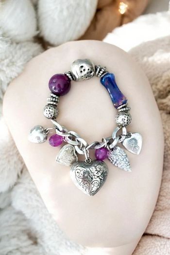 Magnifique bracelet extensible perles et breloque