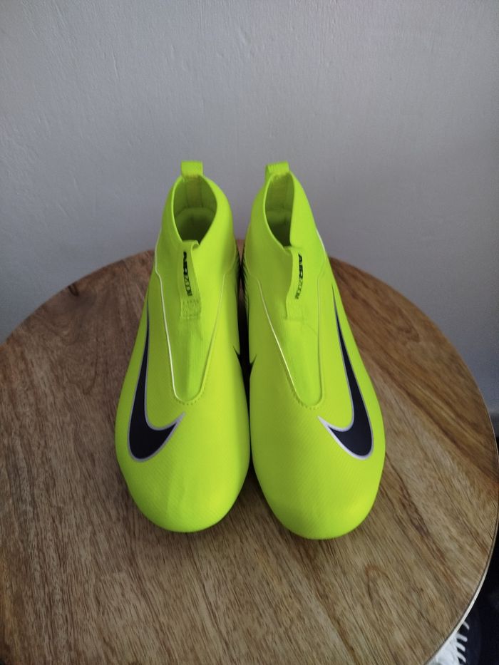 Crampons Nike T 38,5 - photo numéro 5
