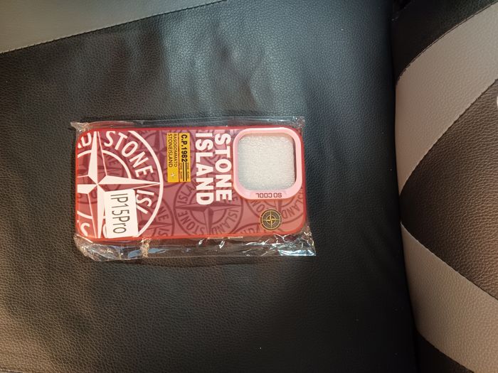 Coque stone island rose ip15 pro