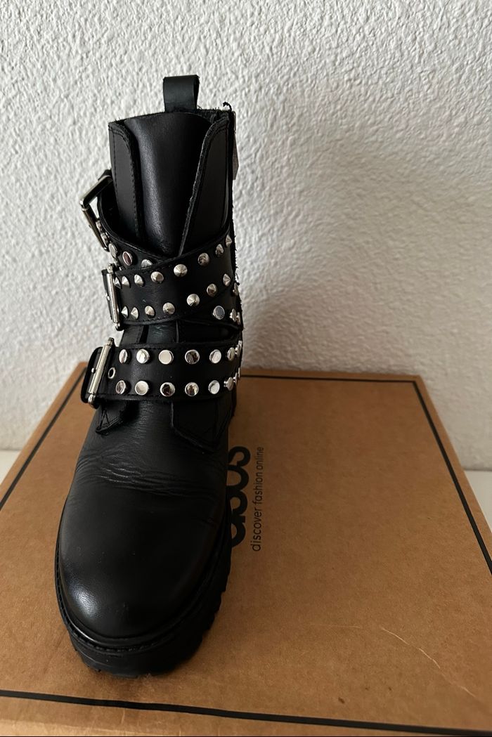 Bottines en cuir noires cloutées style motard - Zara - photo numéro 3