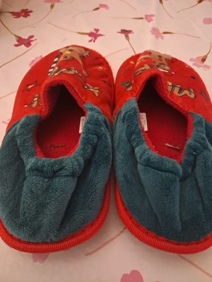 Jolis chaussons Noël "Merry Christmas" mixtes, vraie semelle - T31 - neufs - photo numéro 3